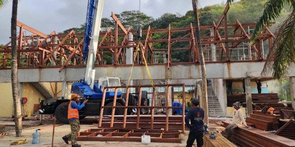 Touchwood team installing Merbau wood roofing in Seychelles luxury villa project